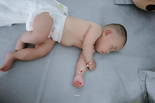 开原孕妇肚子一跳一跳